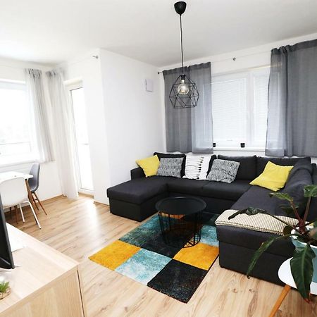 Samorin - Apartment In The Center - Private Parking - Klimatizacia Ngoại thất bức ảnh