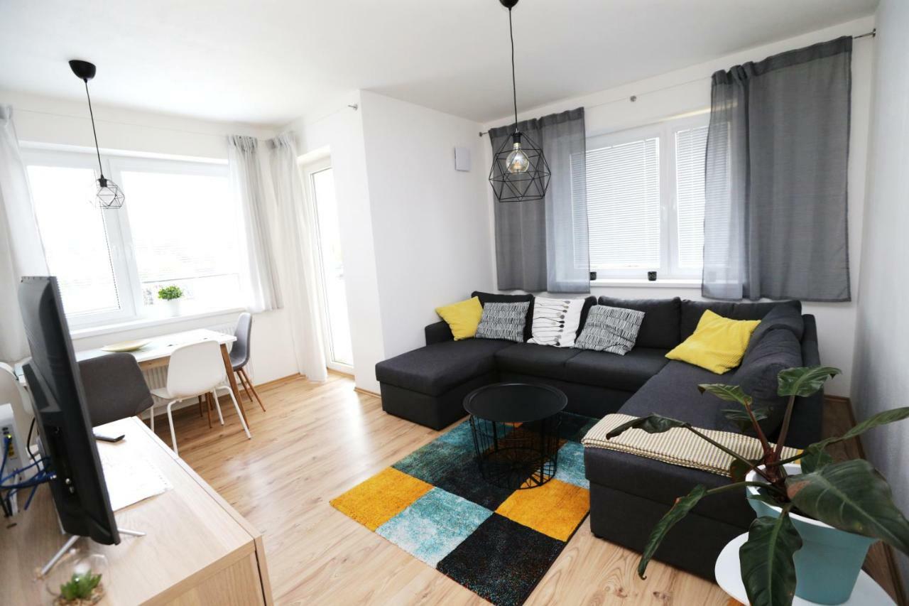 Samorin - Apartment In The Center - Private Parking - Klimatizacia Ngoại thất bức ảnh